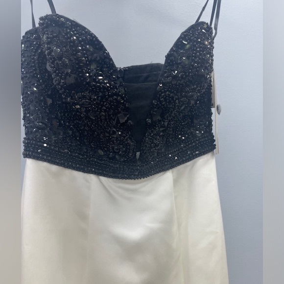 Jovani Evening Formal Dress Style 22720 Size 4 - Picture 3 of 9